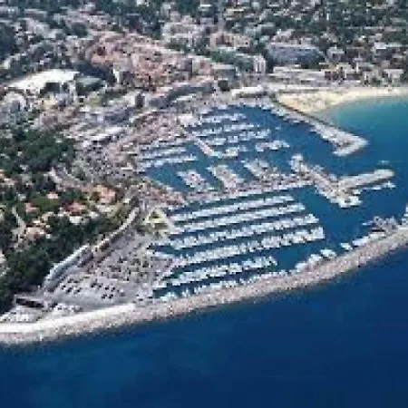 Apartment Joli Studio Avec Coin Cabine Avec Belle Terrasse Cavalaire-sur-Mer